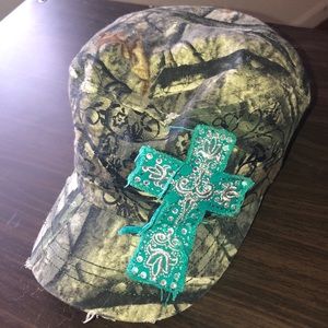 Ladies Mossy Oak camo hat w/turquoise cross bling